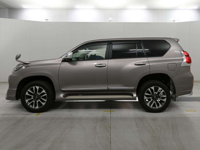 Toyota LAND CRUISER PRADO 2022 8056502-4