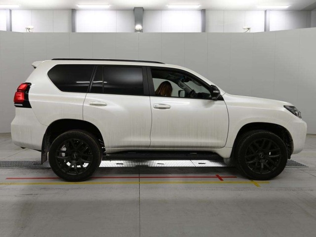 Toyota LAND CRUISER PRADO 2021 8056510-3