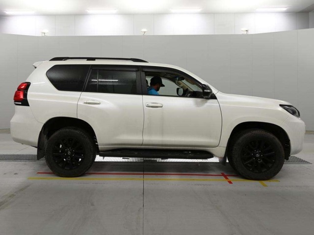 Toyota LAND CRUISER PRADO 2023 8056511-3