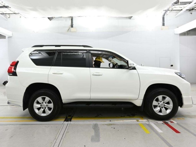 Toyota LAND CRUISER PRADO 2022 8056551-3