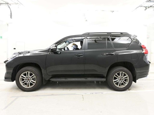 Toyota LAND CRUISER PRADO 2023 8056638-4