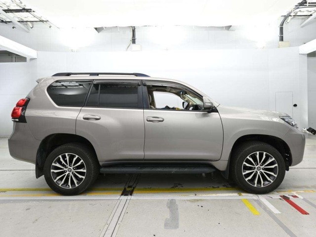 Toyota LAND CRUISER PRADO 2021 8056660-3