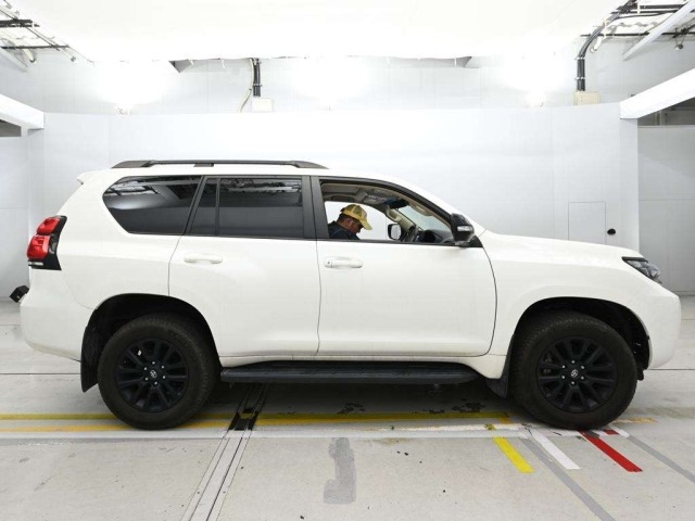 Toyota LAND CRUISER PRADO 2023 8056661-3