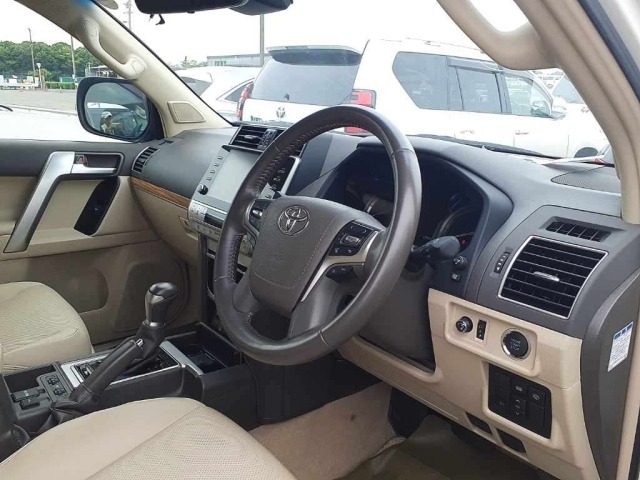 Toyota LAND CRUISER PRADO 2023 8056661-9