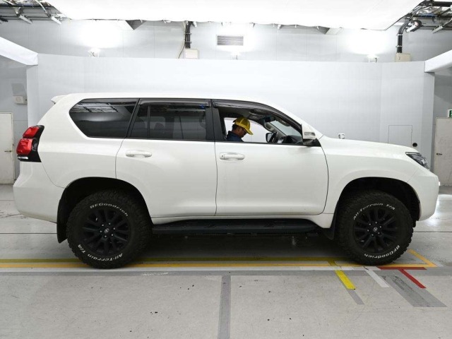 Toyota LAND CRUISER PRADO 2017 8056662-3