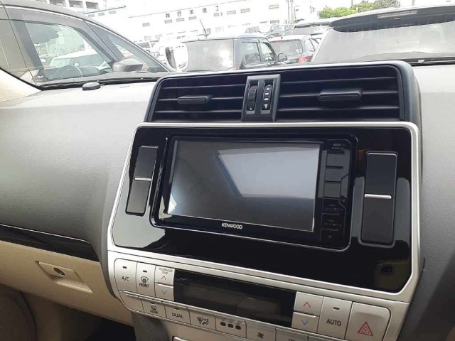 Toyota LAND CRUISER PRADO 2023 8056665-12