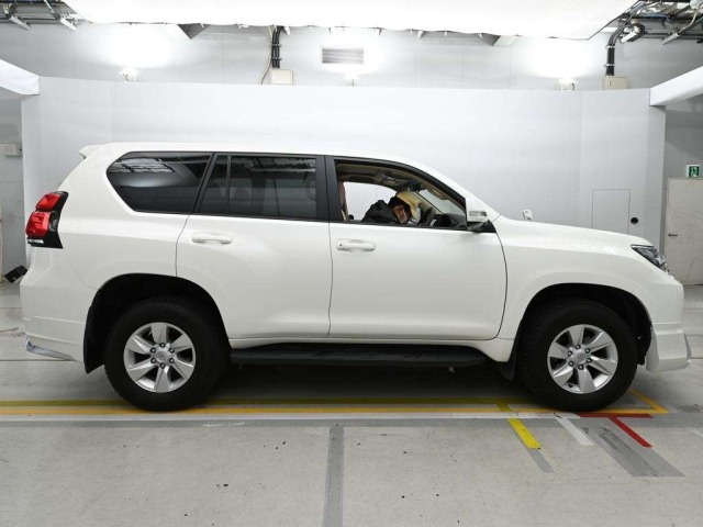 Toyota LAND CRUISER PRADO 2023 8056665-3