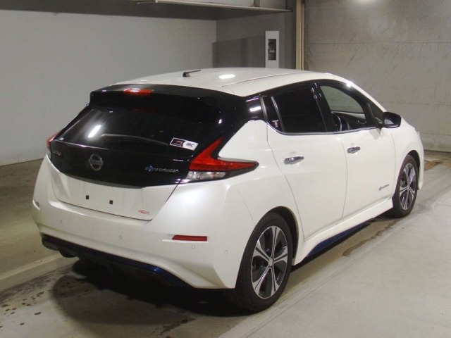Nissan LEAF 2018 8061987-1