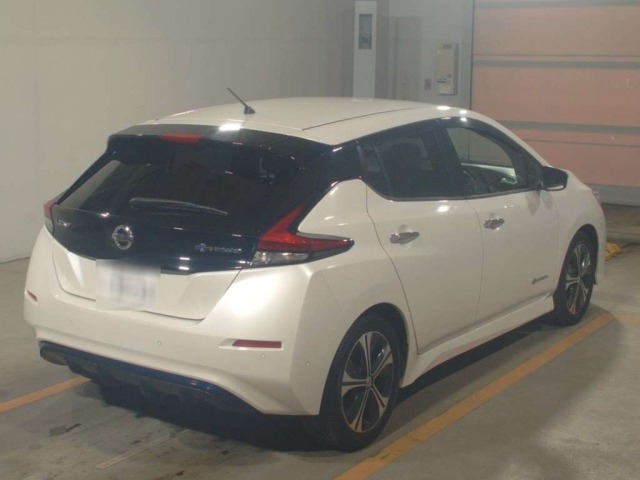 Nissan LEAF 2017 8061988-1