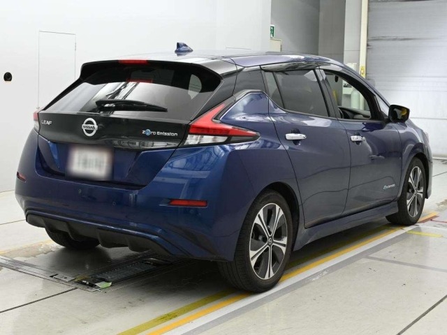 Nissan LEAF 2021 8061989-1