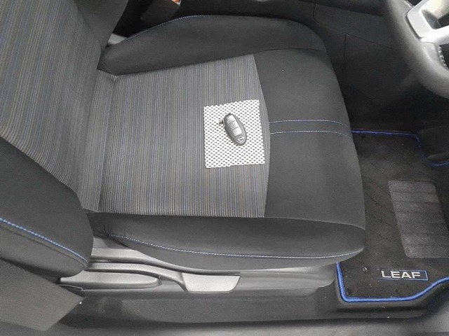 Nissan LEAF 2022 8061990-10