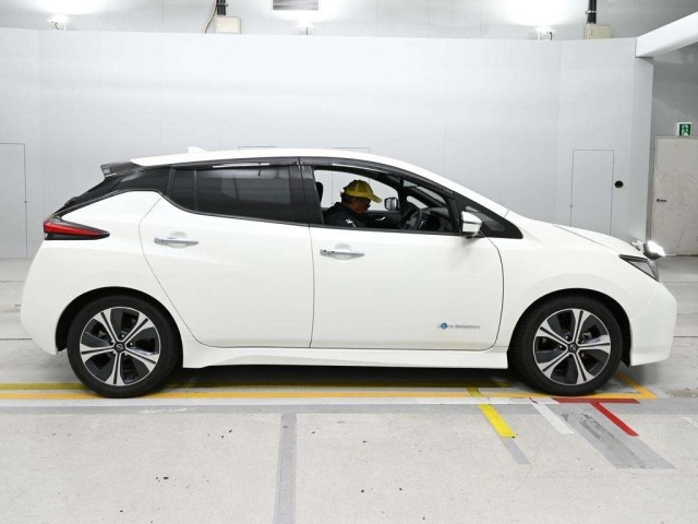 Nissan LEAF 2022 8061990-3