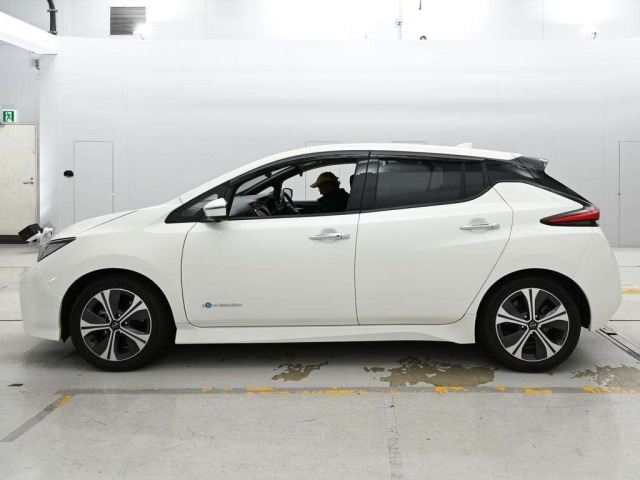 Nissan LEAF 2022 8061990-4
