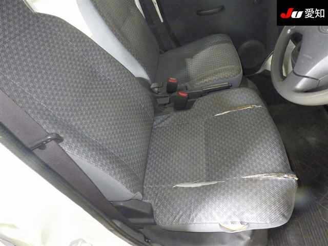 Toyota PIXIS VAN 2014 8061102-6