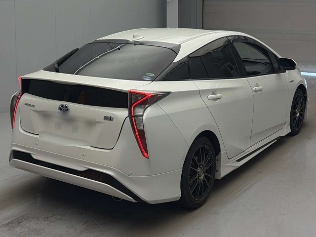Toyota PRIUS 2017 8057672-1