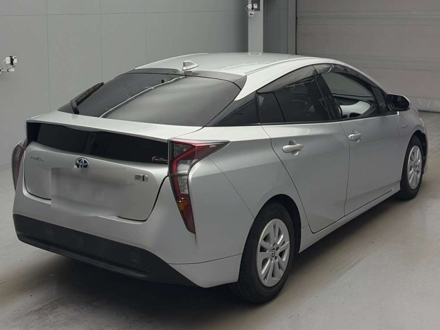 Toyota PRIUS 2016 8057690-1