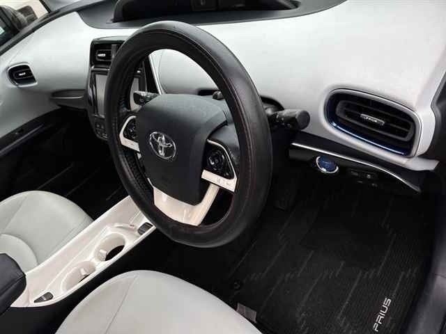 Toyota PRIUS 2016 8057693-3