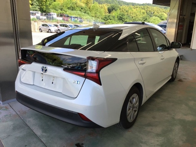 Toyota PRIUS 2022 8057697-4