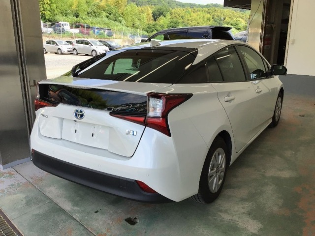 Toyota PRIUS 2021 8057698-4