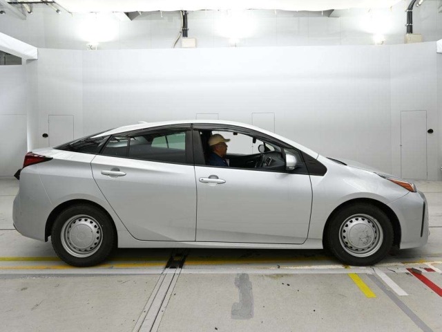 Toyota PRIUS 2021 8057747-3
