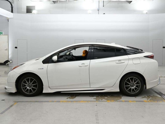 Toyota PRIUS 2018 8057750-4