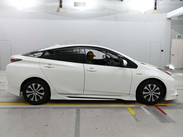 Toyota PRIUS 2016 8057757-3