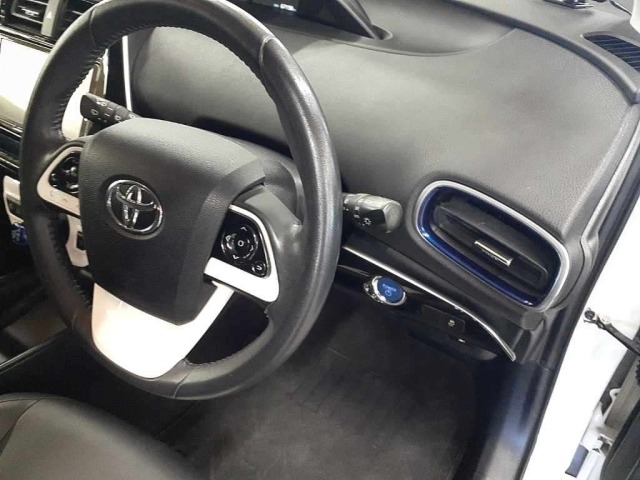 Toyota PRIUS 2016 8057757-9