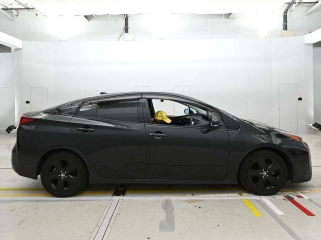 Toyota PRIUS 2021 8057766-3