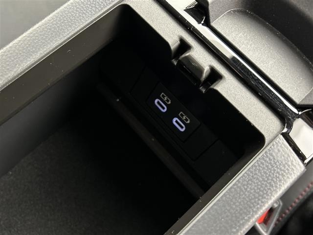 Toyota PRIUS 2023 8058780-8
