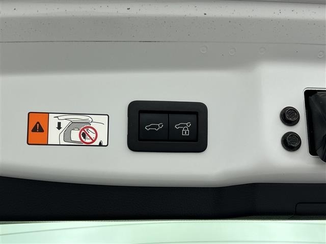 Toyota PRIUS 2023 8058783-4