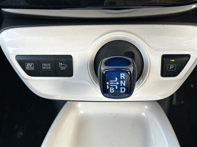 Toyota PRIUS 2017 8059325-5