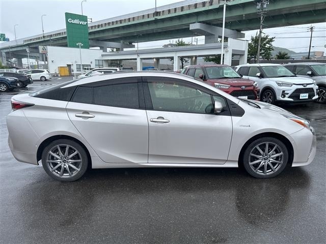 Toyota PRIUS 2017 8059393-6