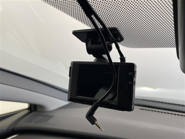 Toyota PRIUS 2023 8059901-6