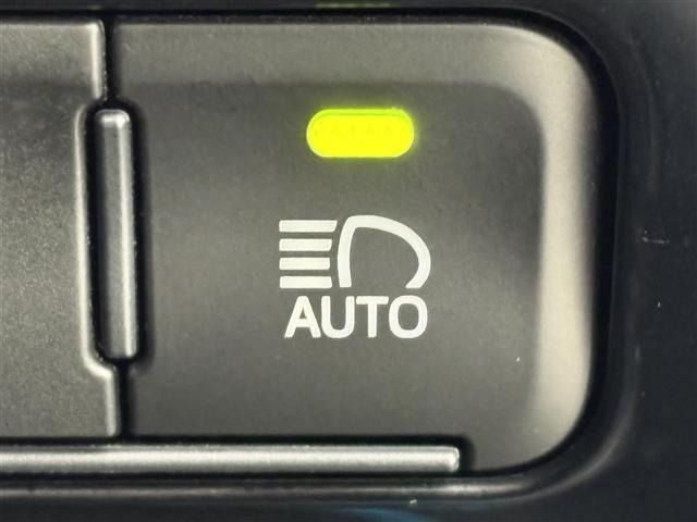 Toyota PRIUS 2021 8059946-12
