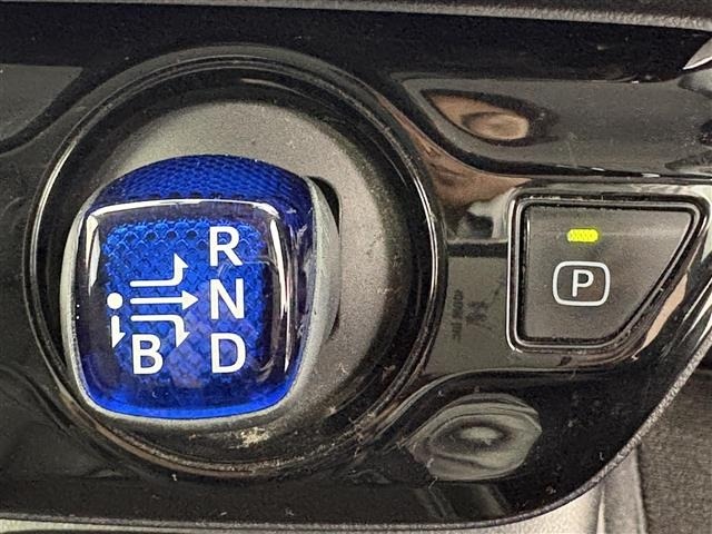 Toyota PRIUS 2021 8059946-9