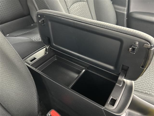 Toyota PRIUS 2017 8060003-22