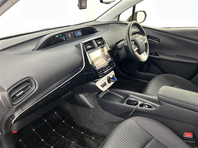 Toyota PRIUS 2017 8060003-6