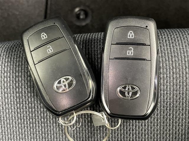 Toyota PRIUS 2023 8060037-12