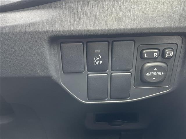 Toyota PRIUS 2015 8060050-8