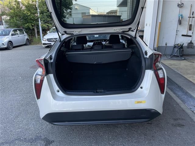 Toyota PRIUS 2016 8060062-11