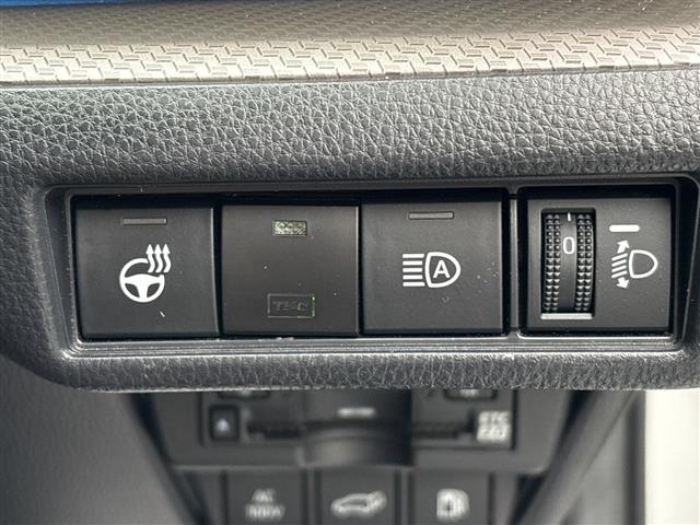 Toyota PRIUS 2023 8060068-11