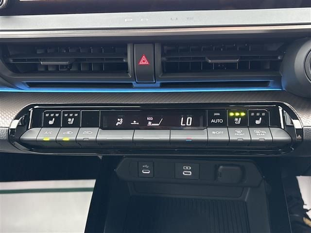 Toyota PRIUS 2023 8060068-19
