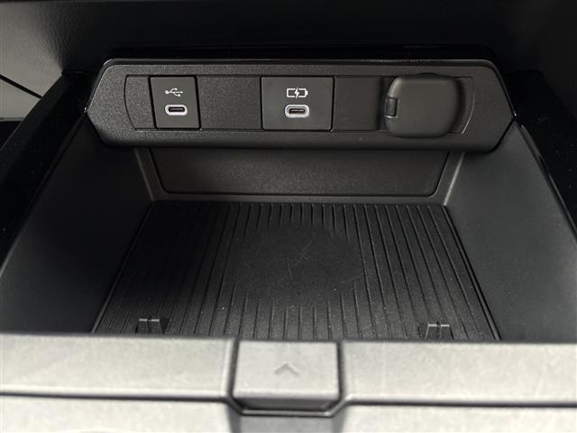 Toyota PRIUS 2023 8060068-22