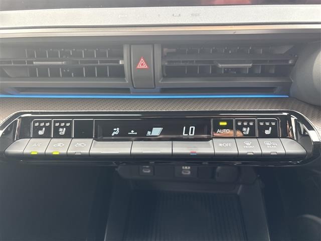 Toyota PRIUS 2023 8060077-12