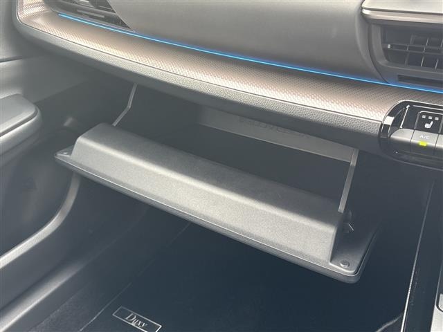 Toyota PRIUS 2023 8060077-2