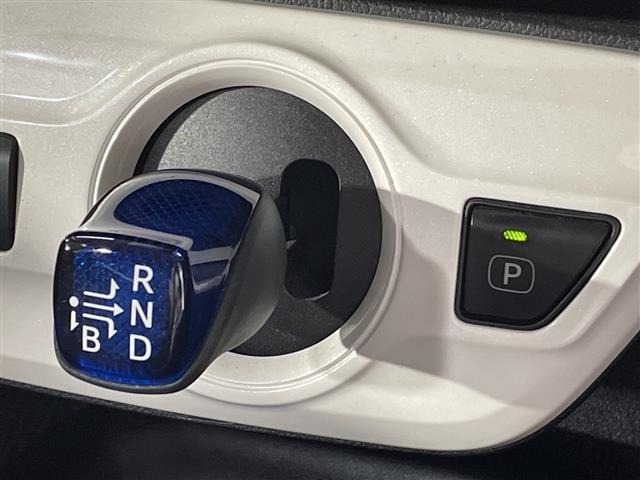 Toyota PRIUS 2017 8060081-11
