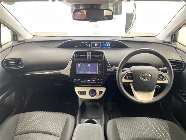 Toyota PRIUS 2017 8060114-15