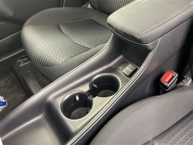 Toyota PRIUS 2017 8060114-8