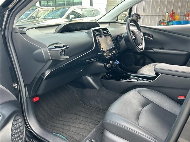 Toyota PRIUS 2017 8060115-9