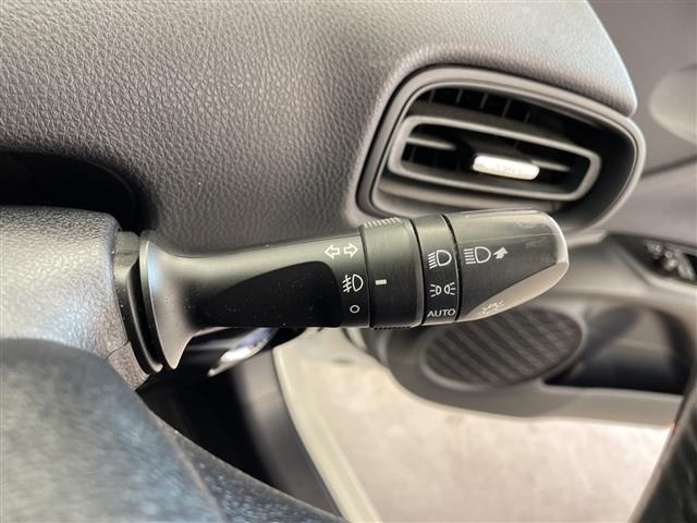 Toyota PRIUS 2017 8060120-1
